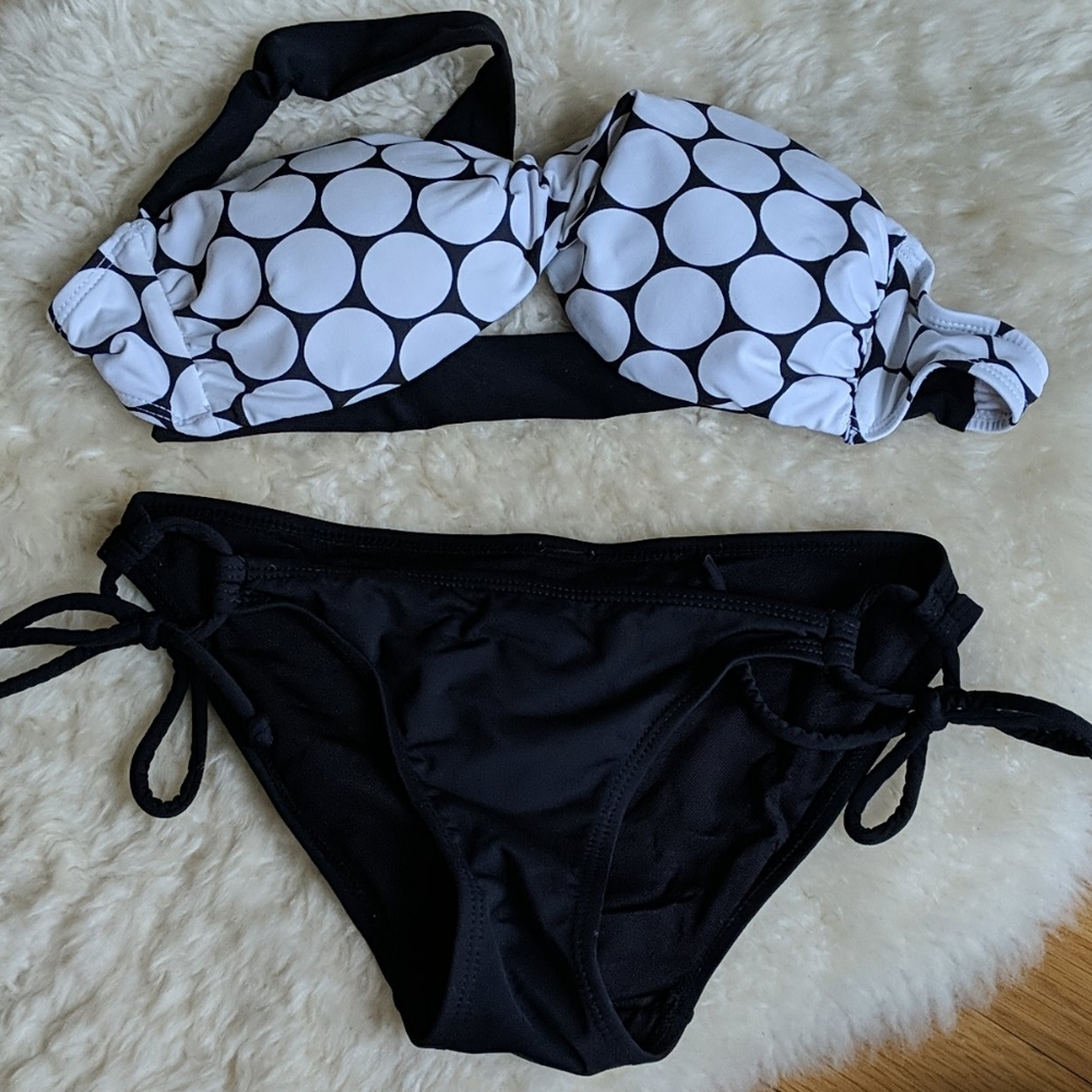 Black and white bandeau bikini